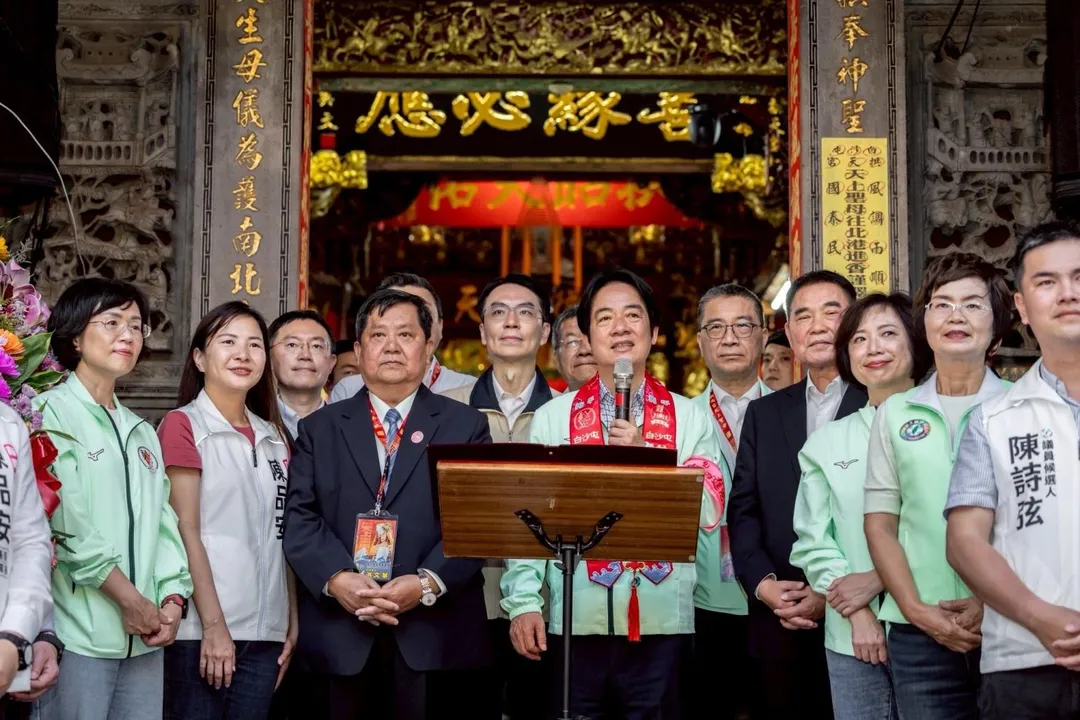 賴清德率綠營縣市長候選人至拱天宮參拜。（圖／翻攝賴清德臉書）