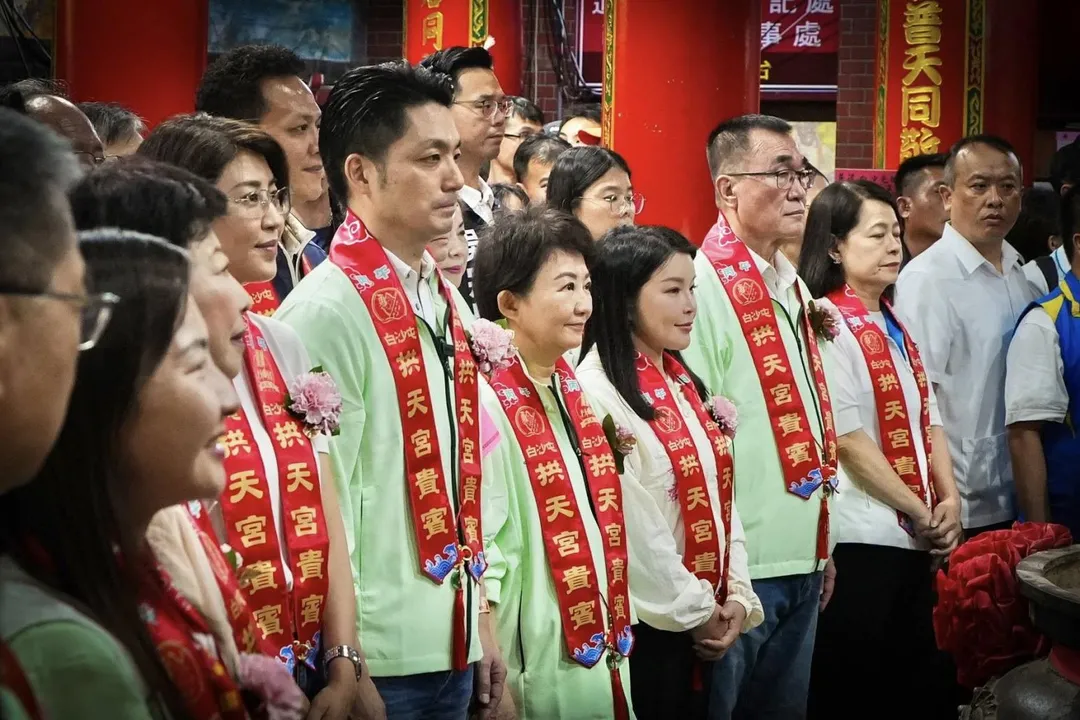 台中市長盧秀燕與台北市長蔣萬安、南投縣長許淑華、新北市長參選人李四川、雲林縣長參選人張嘉郡等人一同赴白沙屯拱天宮參拜。（圖／翻攝盧秀燕臉書）