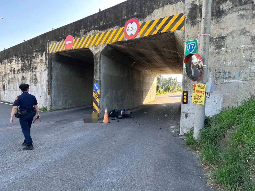 高雄市彌陀區13日下午3時許，一名32歲的盧姓男子疑似在騎乘機車時自撞涵洞，當場失去呼吸心跳，送醫搶救後仍宣告不治。（圖／翻攝畫面）