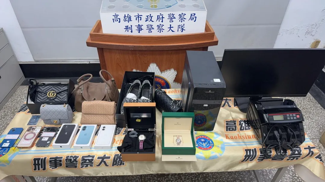查扣虛擬貨幣冷錢包、點鈔機、手機、監視器、USB隨身碟、贓款及高級車輛等犯罪證物。（圖／翻攝畫面）