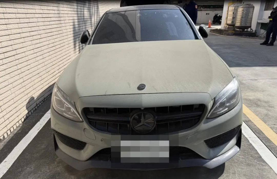 警方查扣高級車代步工具。（圖／翻攝畫面）