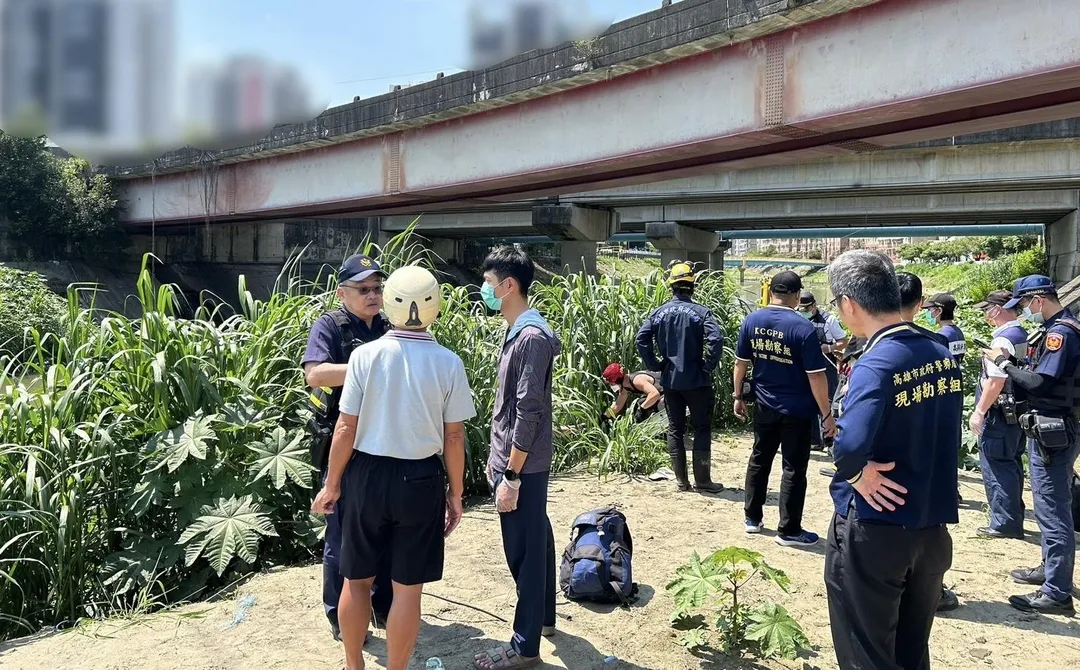 高雄後勁溪發現一具女浮屍。（圖／翻攝畫面）