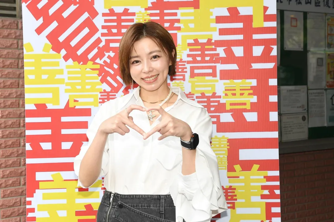 王瞳是《網紅與善的距離》第2集主持人。（圖／《網紅與善的距離》提供）