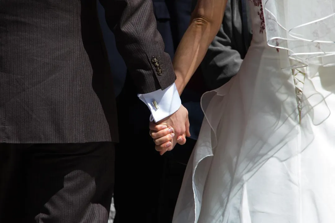 一項針對超過400萬筆癌症案例的大型研究發現,從未結婚的成年人罹患癌症的風險顯著高於曾經結婚的族群,其中未婚女性的差距更達到85%。(示意圖/Pixabay)