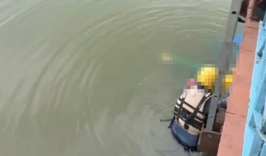 民眾在南投鯉魚潭釣魚釣到屍體。（圖／翻攝畫面）