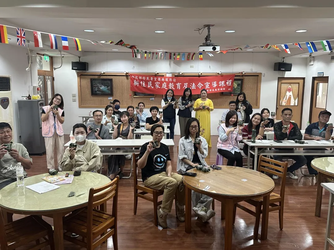 全體學員和講師大合照。(圖/移民署提供)
