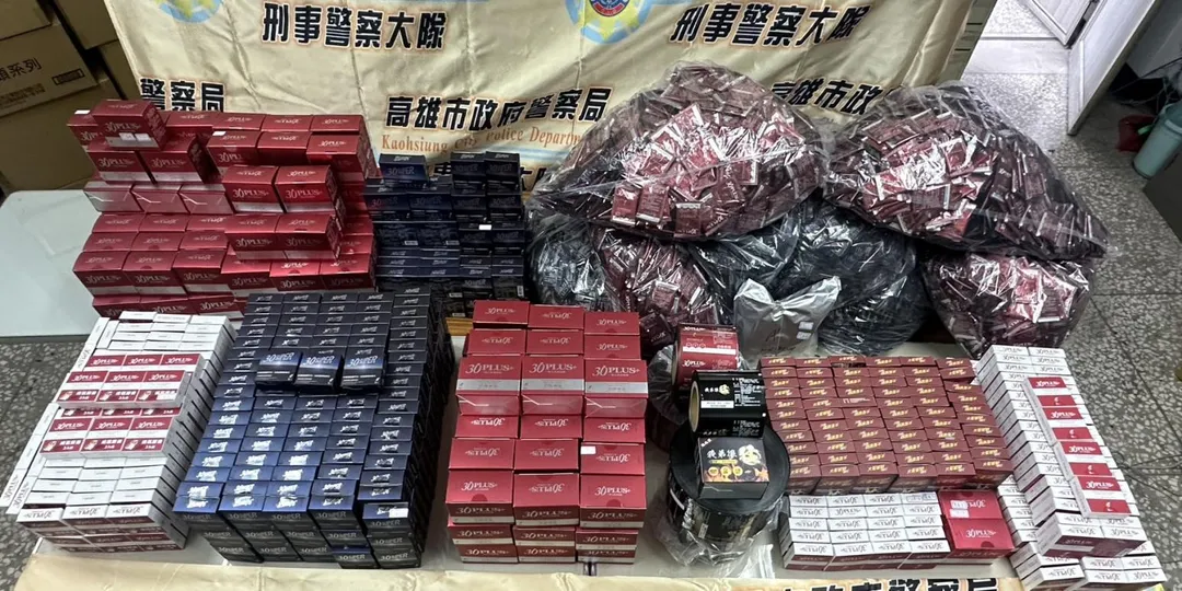 高雄雄警在查緝Fans17網站兒少性剝削案時,發現「網X指數公司」販售之健康食品疑含偽藥成分。(圖/警方提供)