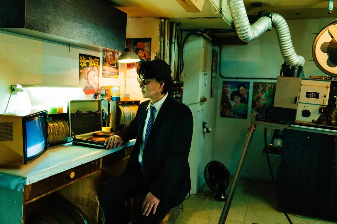 蕭煌奇職業生涯再度解鎖,挑戰扮演神祕的「電影放映師」。(圖/華納音樂 提供)