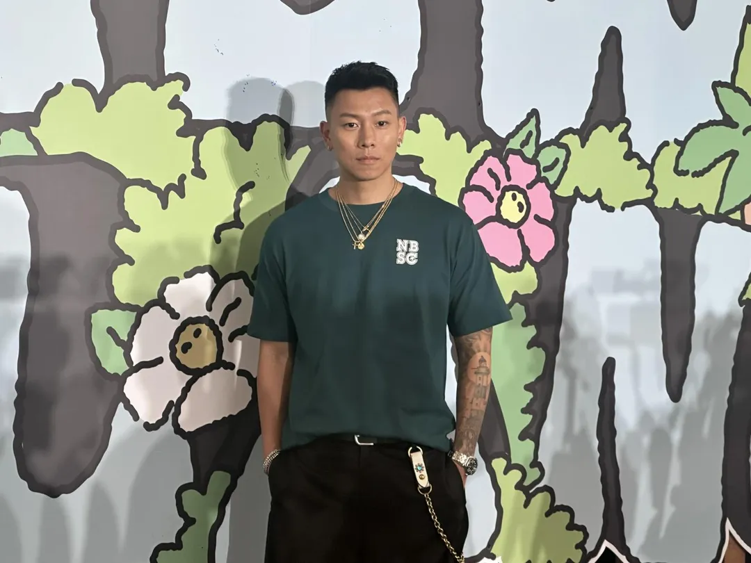 瘦子樂當女兒傻瓜,被塗指甲油也願意。(圖/記者 伍映澄 攝)