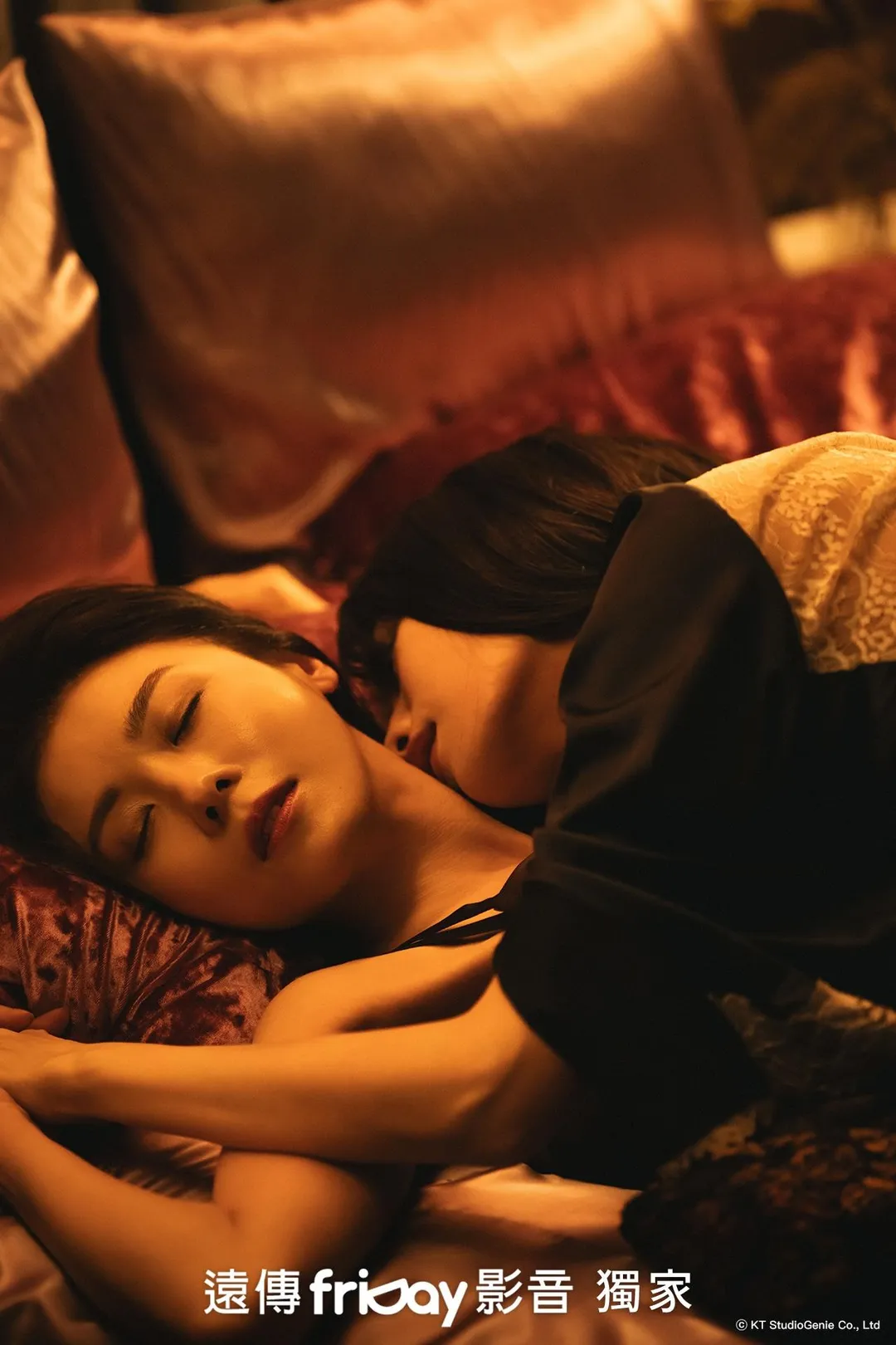 河智苑（左）與Nana（右）在《權慾之巔 Climax》中有親密床戲。（圖/friDay影音 提供）