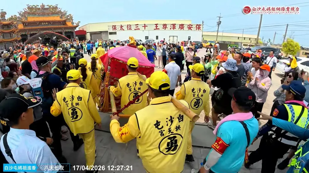 媽祖今年轉向改在幸竹宮停駕休息,讓部分信眾趕緊趕往新地點參拜。(圖/翻攝自白沙屯媽祖網路電視台)