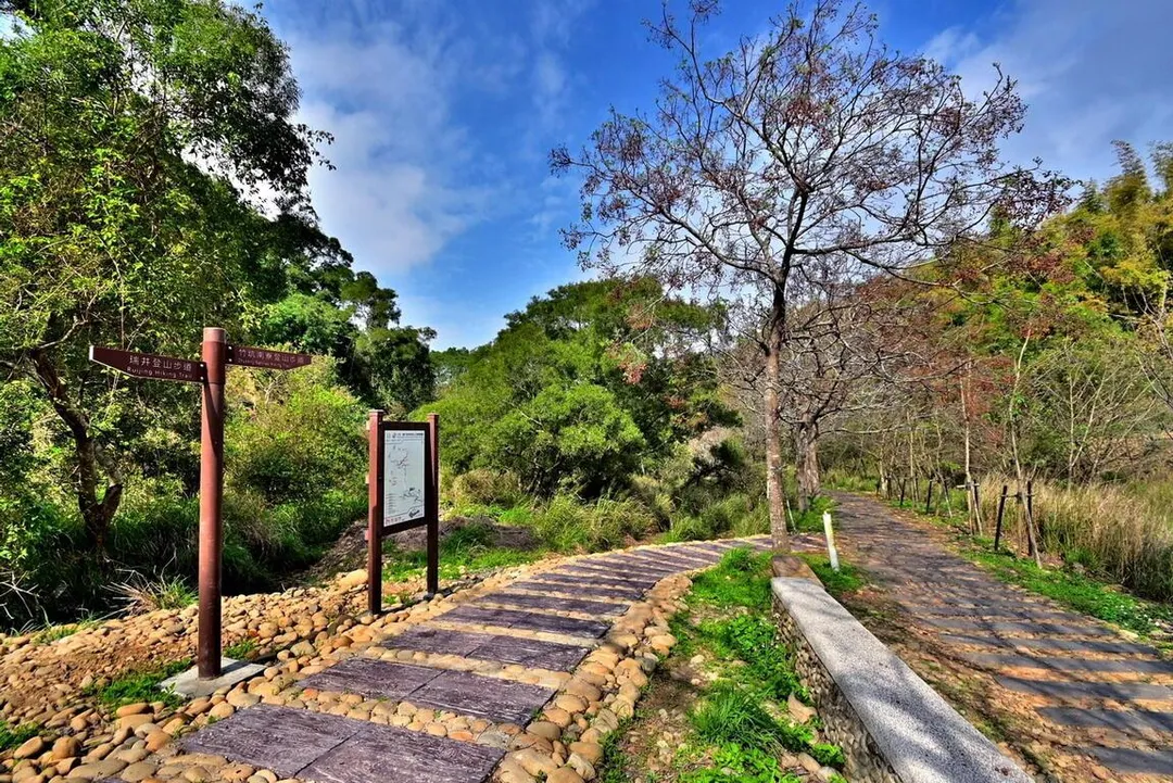 台中市大肚山大草原與瑞景步道附近於17日下午發生命案,一具女性遺體遭發現陳屍於現場。(資料照/翻攝畫面)