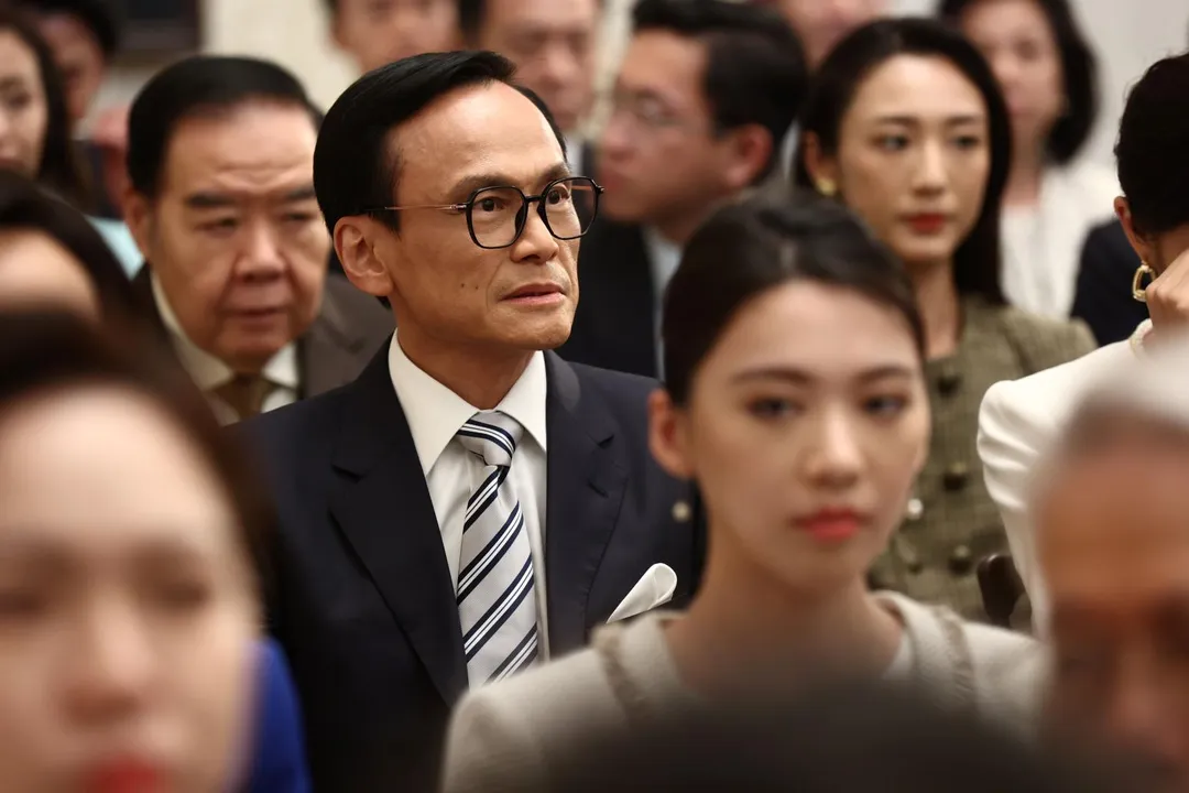金馬影帝陳以文、香港影帝鄭則仕等人演出當時影響力極大的四大富豪。（圖／華映娛樂 提供）