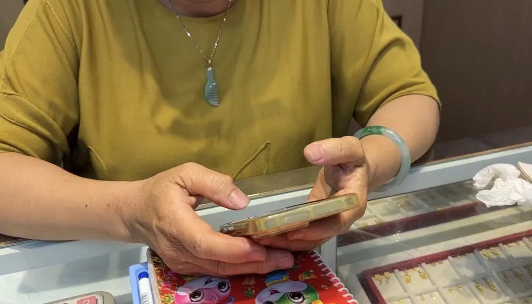 被害店家說明案發過程。(圖/翻攝畫面)