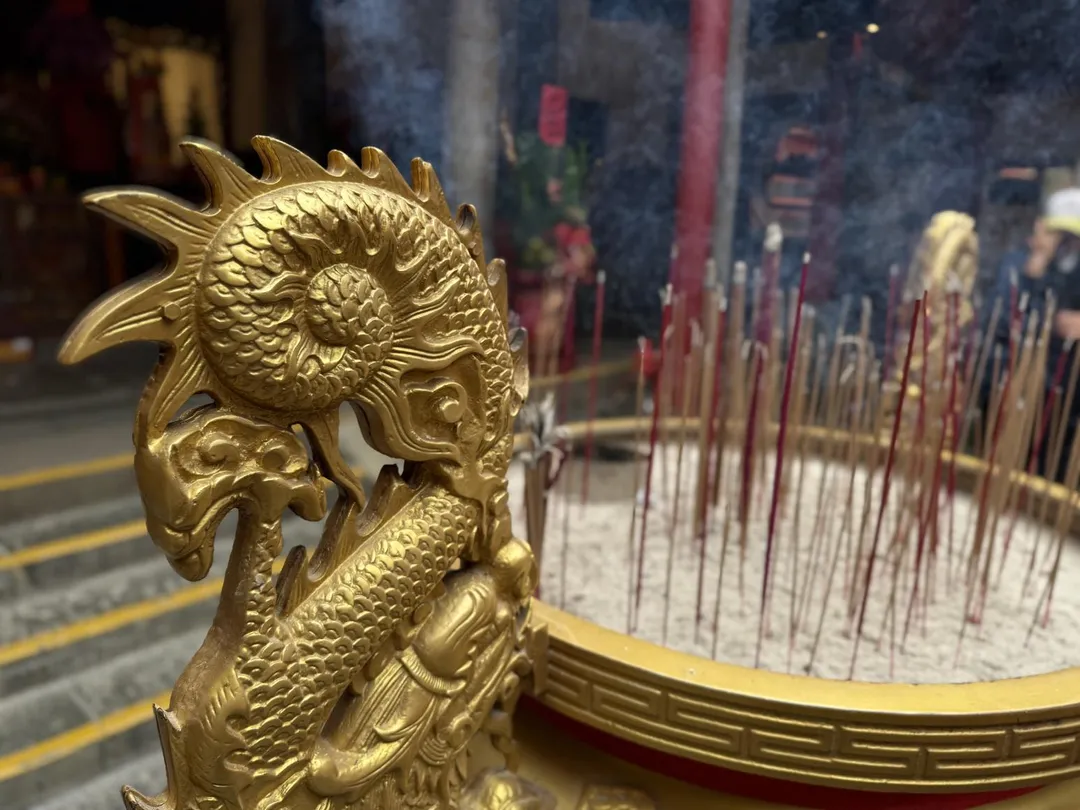 命理專家王老師表示,10月1日為今年秋季的「戊申天赦日」,是適合懺悔、祈福與重新整理運勢的日子。(示意圖/中天新聞)