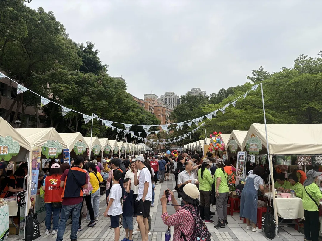 桐花祭文創市集攤位。（圖／新北市政府）