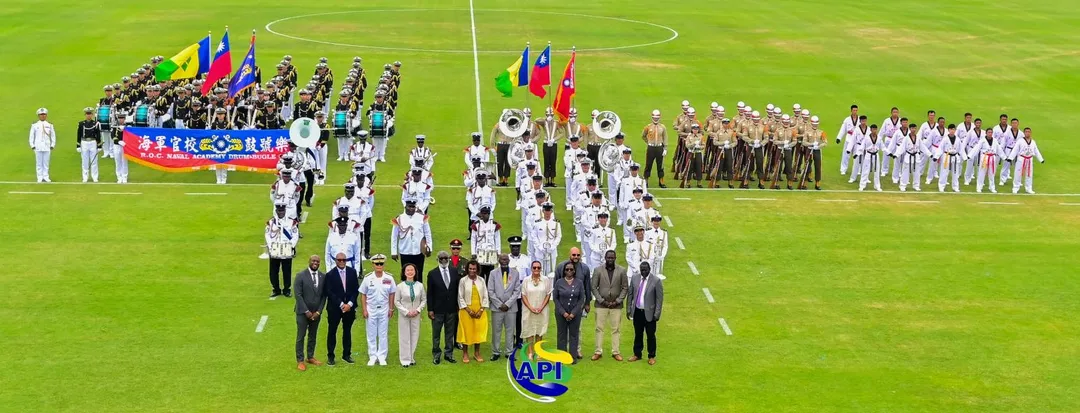 海軍鼓號樂隊、儀隊、莒拳隊在聖文森表演。(圖/聖文森公共資訊局臉書)
