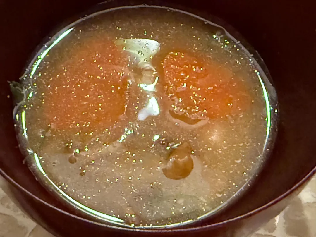 湯中有大塊魚肉。（圖／黃宏輝提供）