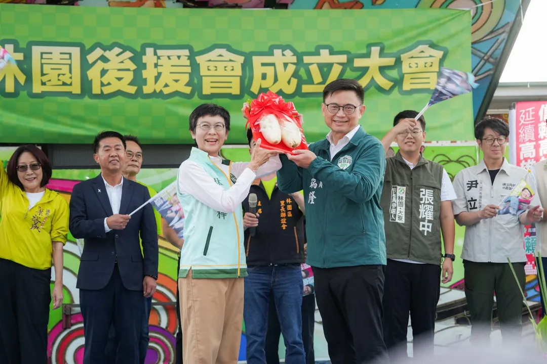 賴瑞隆在林園成立後援會，林岱樺、許智傑現身相挺。（圖／翻攝賴瑞隆臉書）