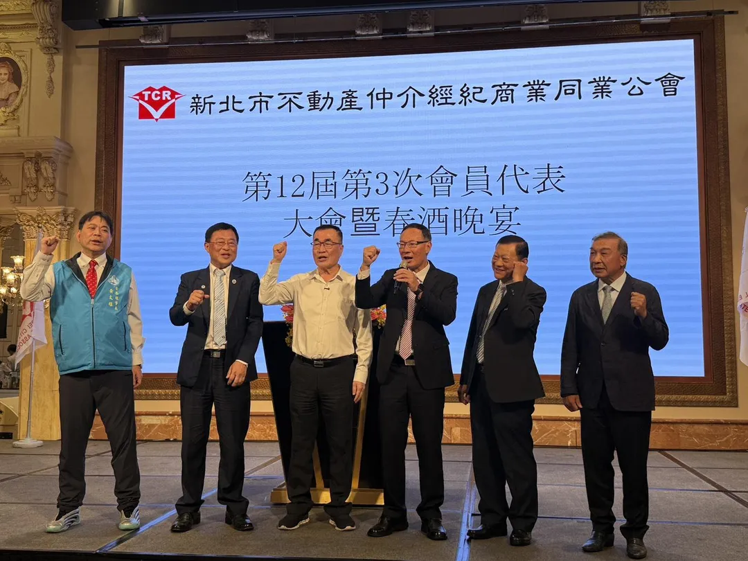新北市長選戰日趨白熱化,李四川團隊臉書粉絲專頁全新單元「川伯給推」首集上架不到12小時突移除,外界傳出是被施壓。(圖/李四川競選辦公室提供)