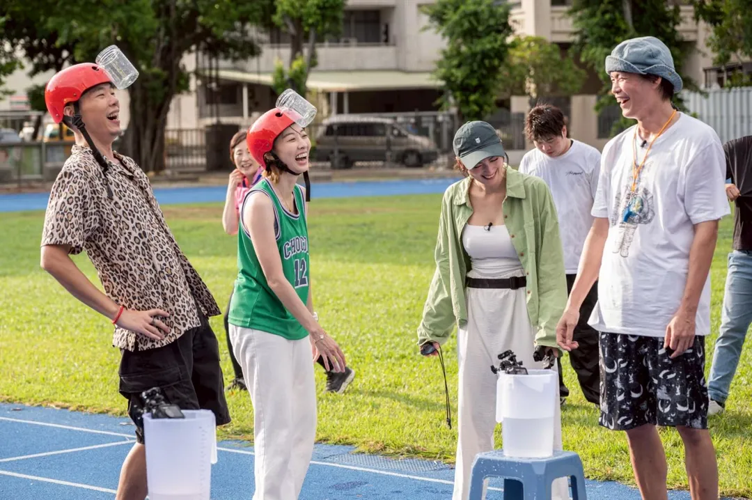 夏語心（左2）在節目中玩遊戲表現亮眼。（圖／公視台語台提供）