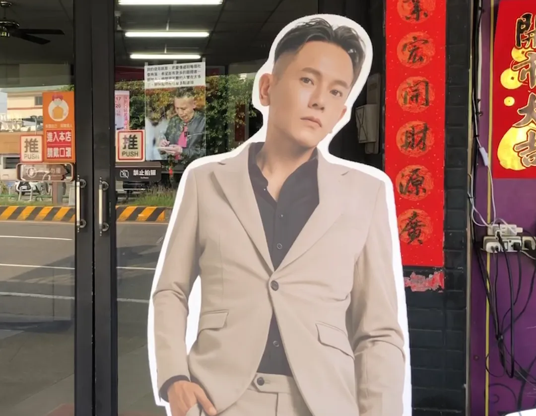 網路名人AJ哥在台南市永康區經營家具行，一名37歲王姓女子因不滿觀看AJ哥網路直播內容，持棒球棍前往該家具行砸毀店面。（圖／中天新聞）