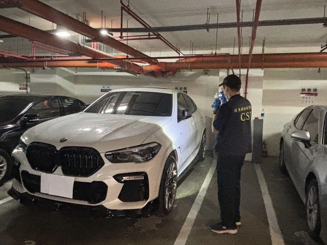 陳男用來丟包徐男的BMWX6休旅車。（圖／翻攝畫面）