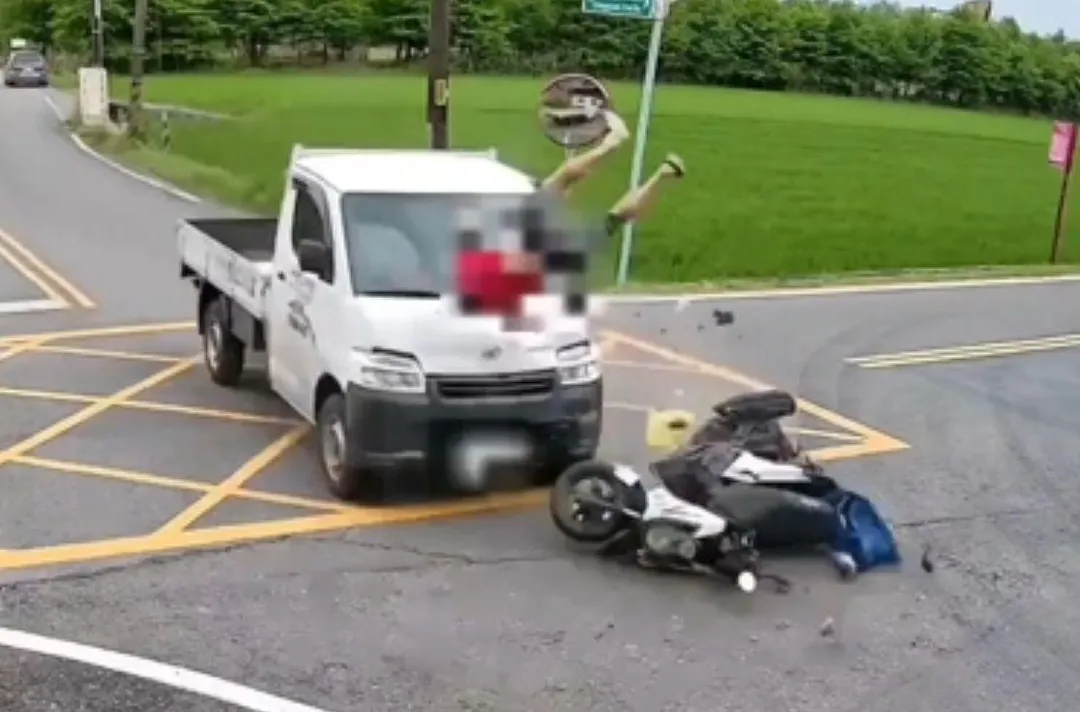 車禍瞬間。(圖/警方提供)
