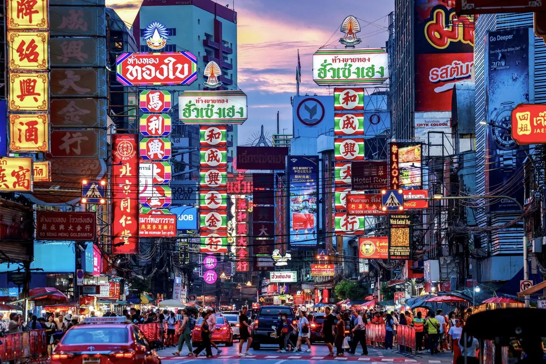圖為曼谷知名景點唐人街。（圖／路透社）
