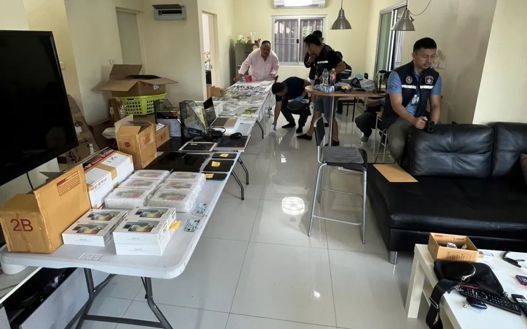 泰國警方在清邁查獲洗錢水房。(圖/翻攝畫面)