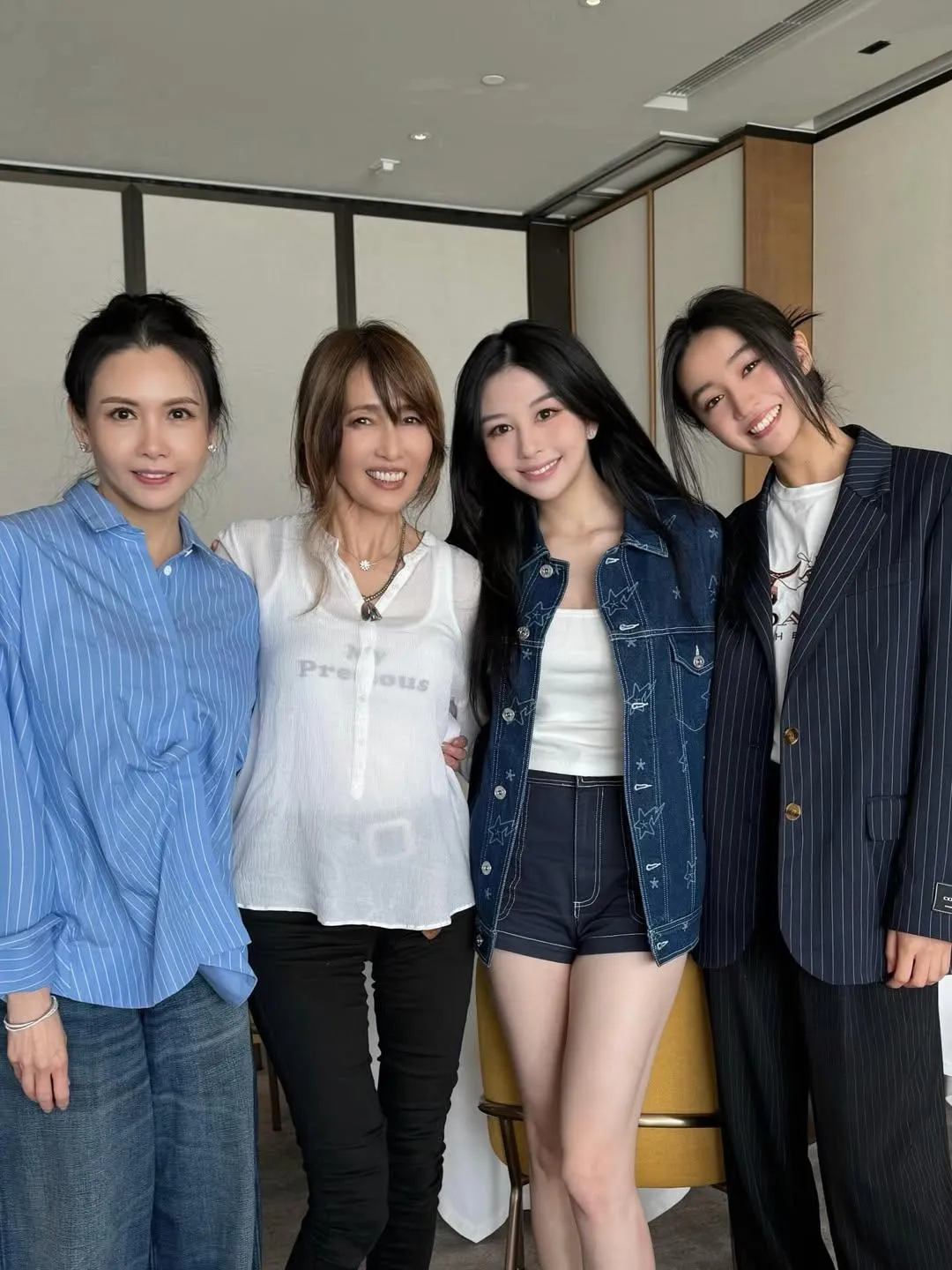 香港女星邱淑貞（左1）近期與工藤靜香（左2）罕見同框，超凍齡美貌掀暴動。（圖／翻攝IG yuetyuetxx）