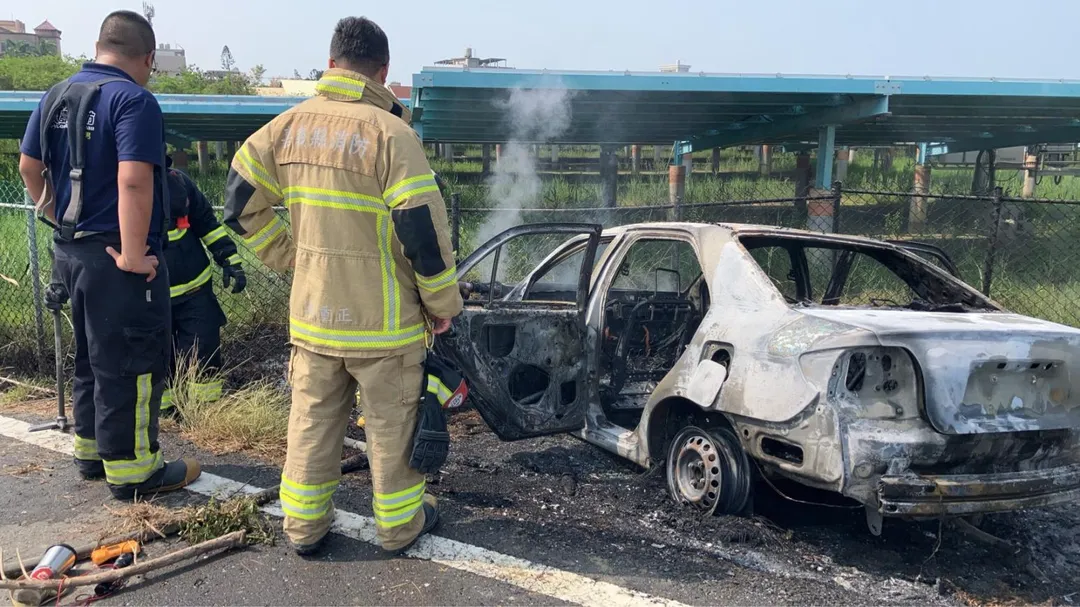 火燒車現場。（圖／中天新聞）