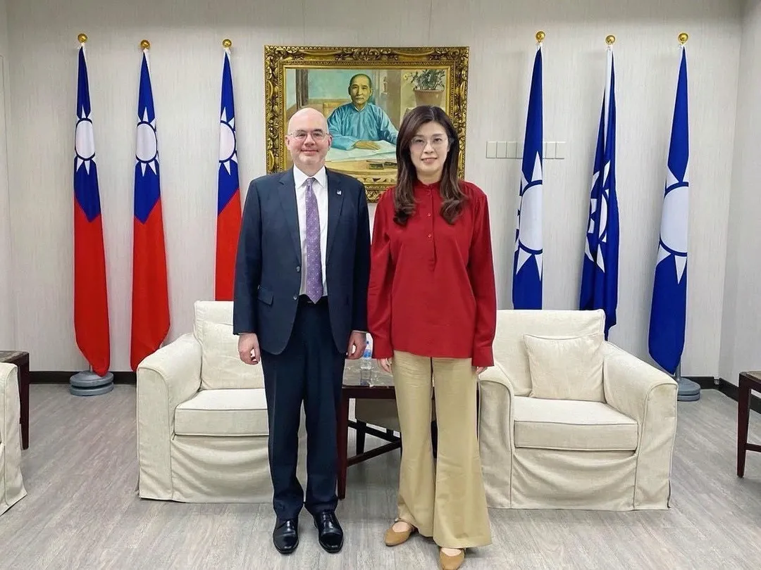 AIT台北辦事處處長谷立言認為，鄭麗文訪美期間會被問到很多政黨立場的問題。（圖／美國在台協會AIT臉書）