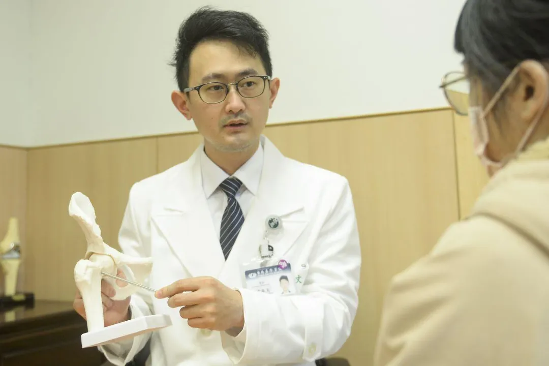 黃振文醫師看診示意照。（圖／台北慈濟醫院）