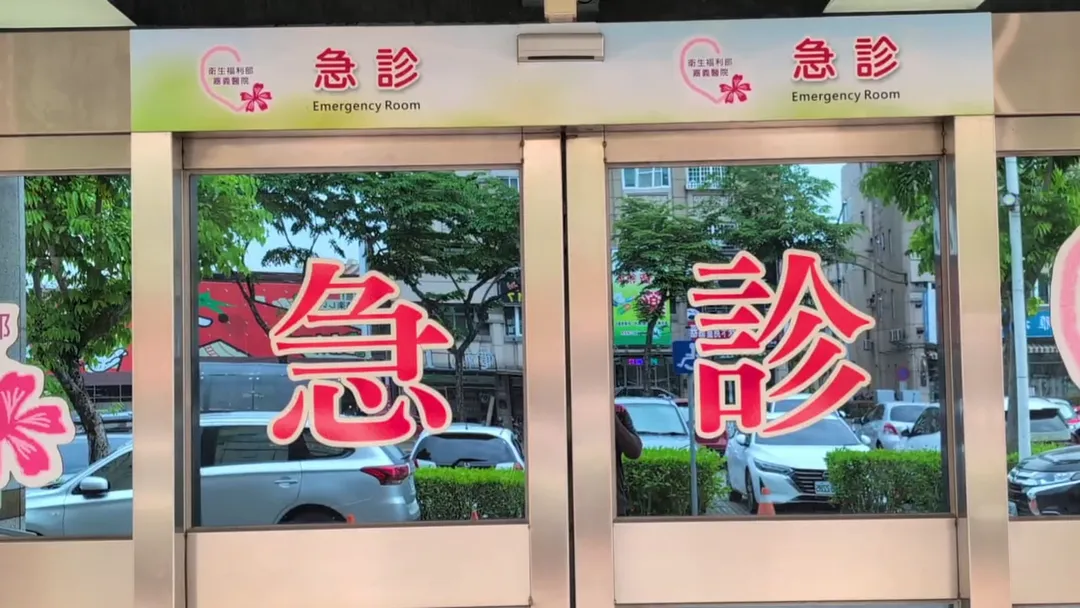目前男童仍在醫院搶救。（圖／中天新聞）