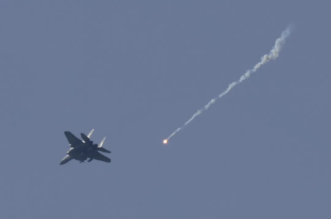南韓傳出F15飛行員空中「耍帥」釀擦撞意外。圖為以色列F15戰機。（圖／路透社）