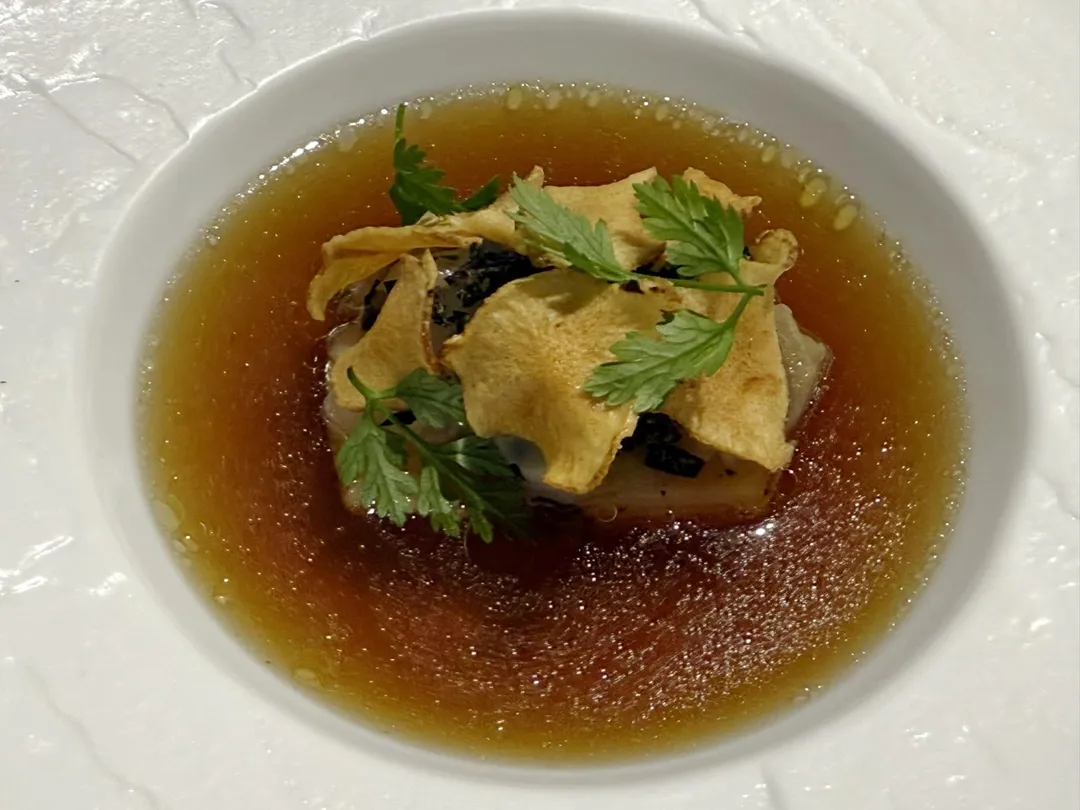 表面和四圍松露油。（圖／黃宏輝提供）