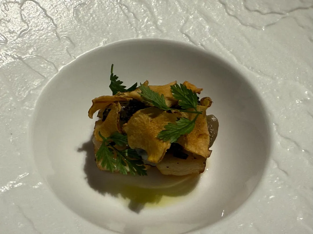 北海道干貝.菊芋.牛肉澄清湯。（圖／黃宏輝提供）