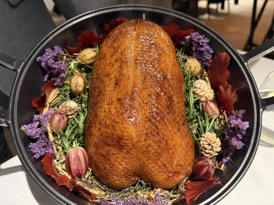 熟成胭脂鴨。（圖／黃宏輝提供）