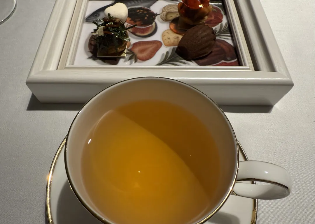 薰衣草茶和茶點。（圖／黃宏輝提供）