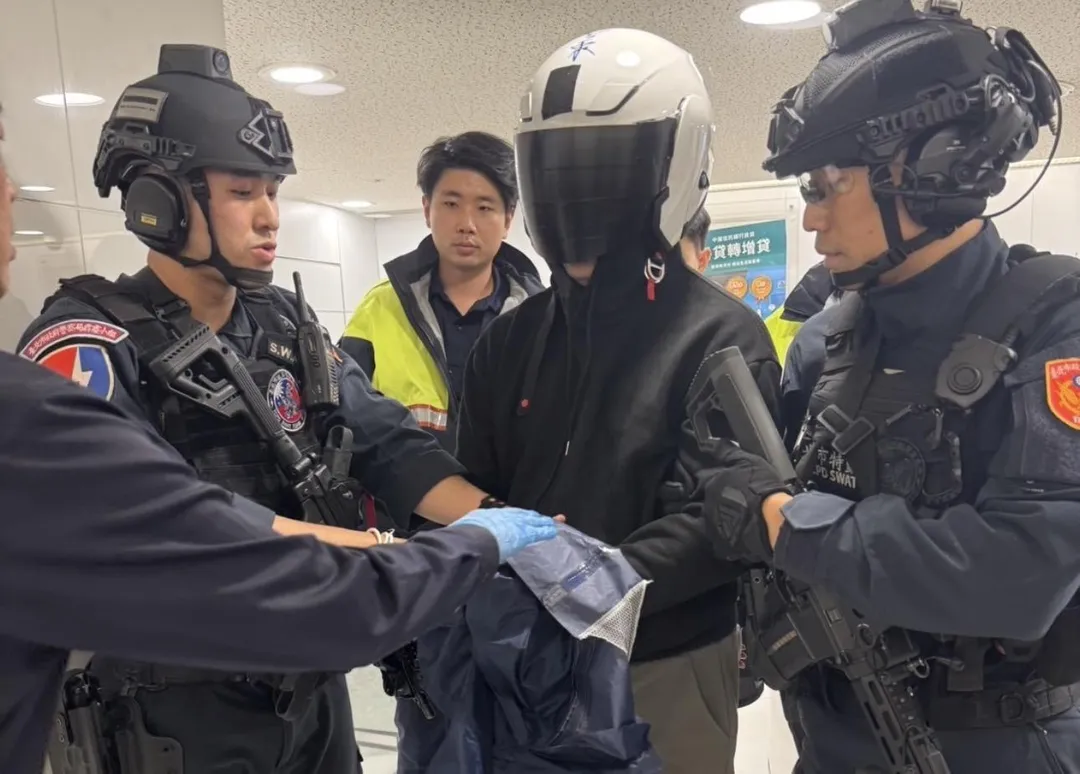 銀行搶匪林男上月才因開設賭場遭逮。（圖／翻攝畫面）