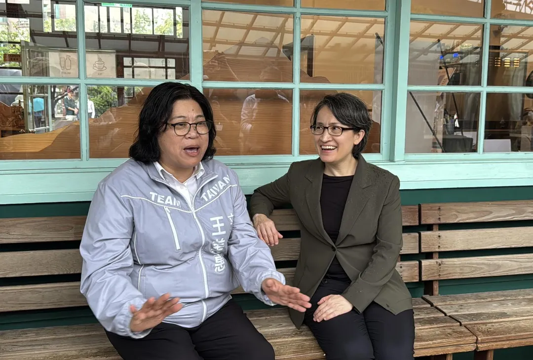 王美惠被問到若當選嘉義市長後是否會再騎機車表示會進一步評估和考量。（圖／王美惠立委服務處提供）
