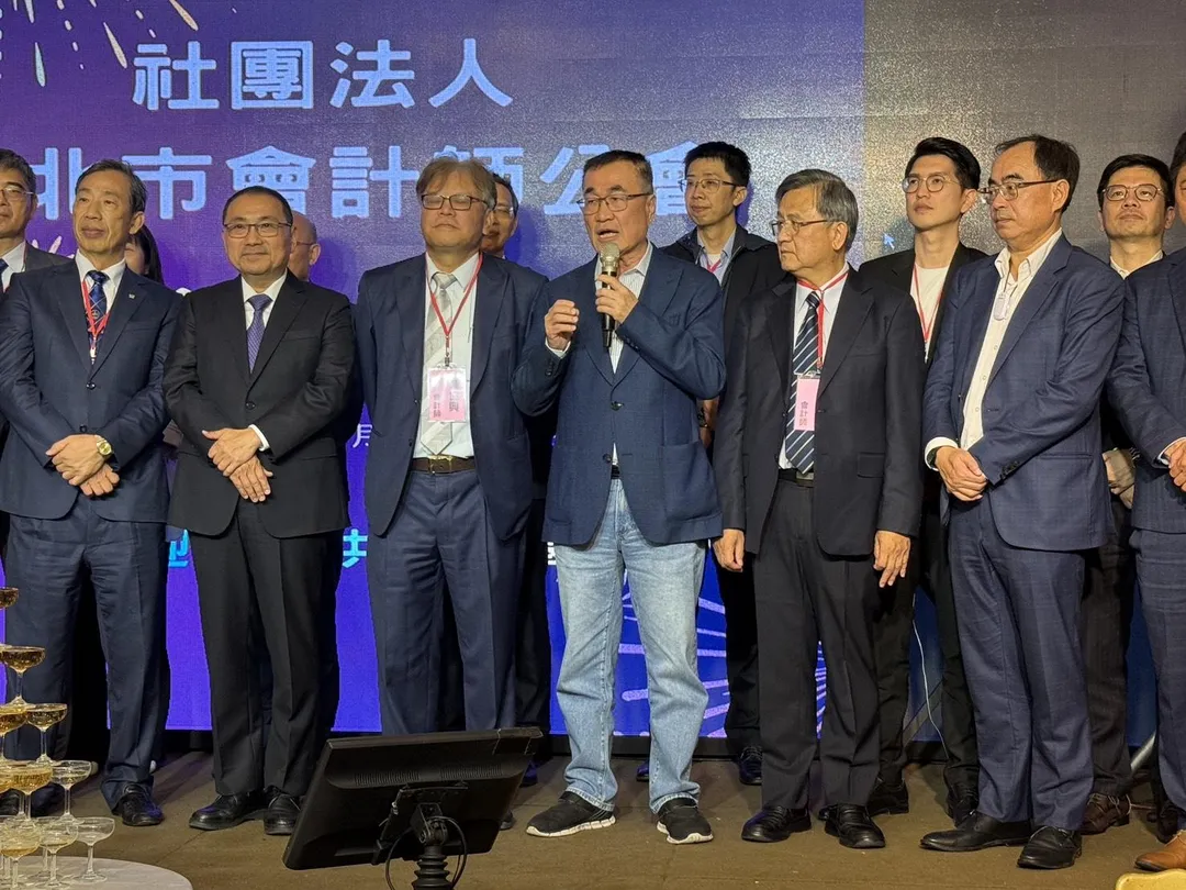 新北市會計師公會成立,新北市長侯友宜與國民黨新北市長參選人李四川同台。(圖/李四川競辦提供)
