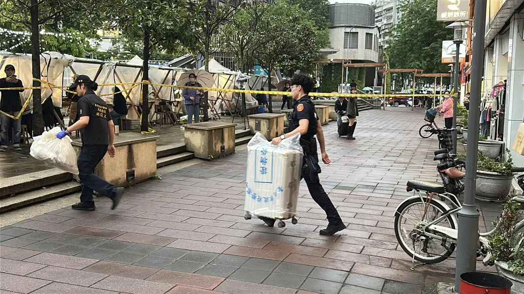 警方扣押行李箱。（圖／警方提供）