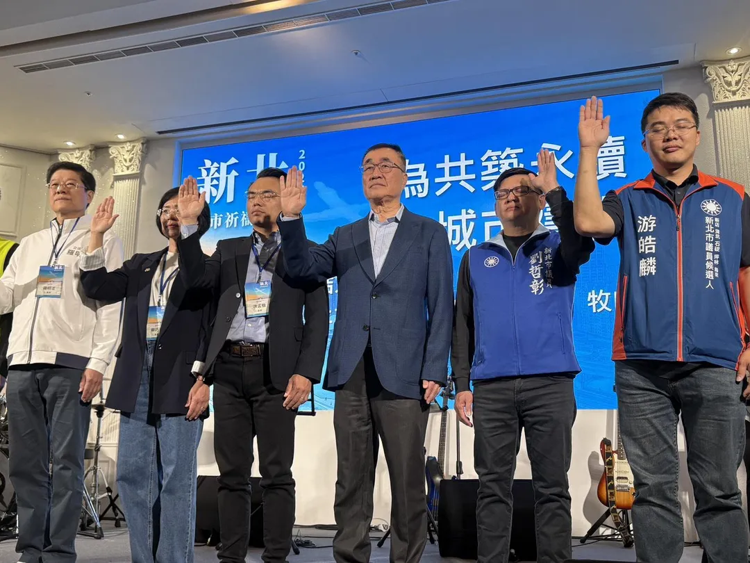 李四川今(25)日上午受邀出席「新北城市祈禱餐會」,和蘇巧慧同框。(圖/李四川競辦提供)