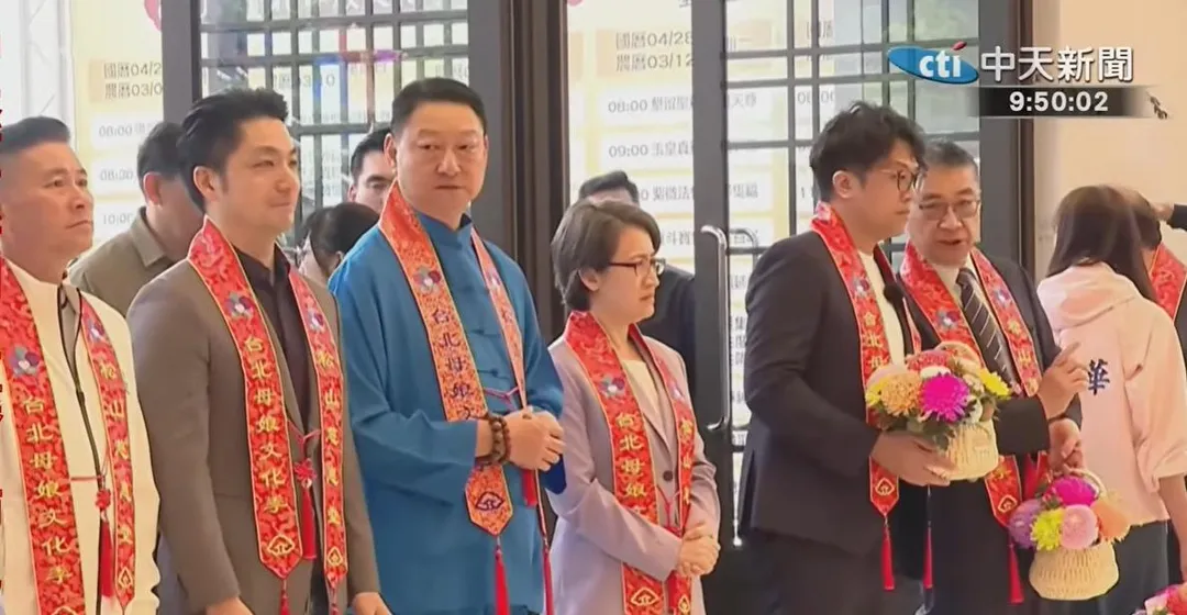蔣萬安同框沈伯洋。(圖/中天新聞)