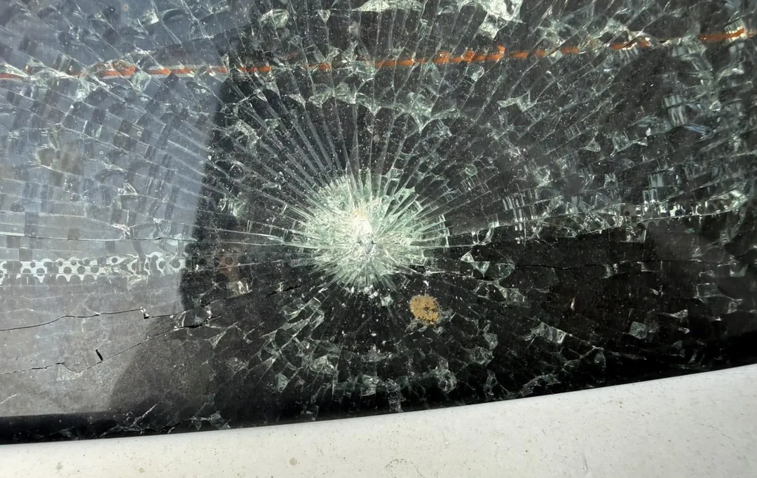 多部車輛無辜遭殃。（圖／翻攝畫面）