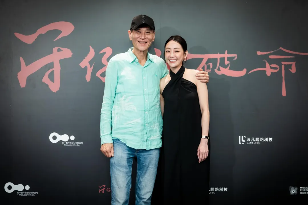 謝欣穎（右）感謝喜翔（左）在拍攝過程中給予很多幫助。（圖／齊石傳播提供）