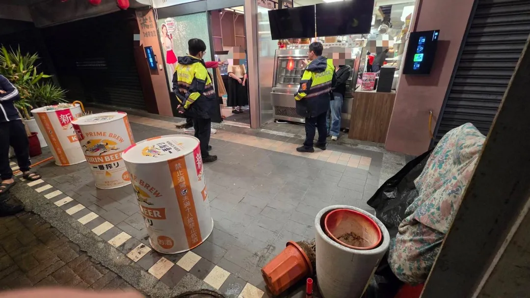 新北中和一間居酒屋遭客人砸店。（圖／翻攝畫面）