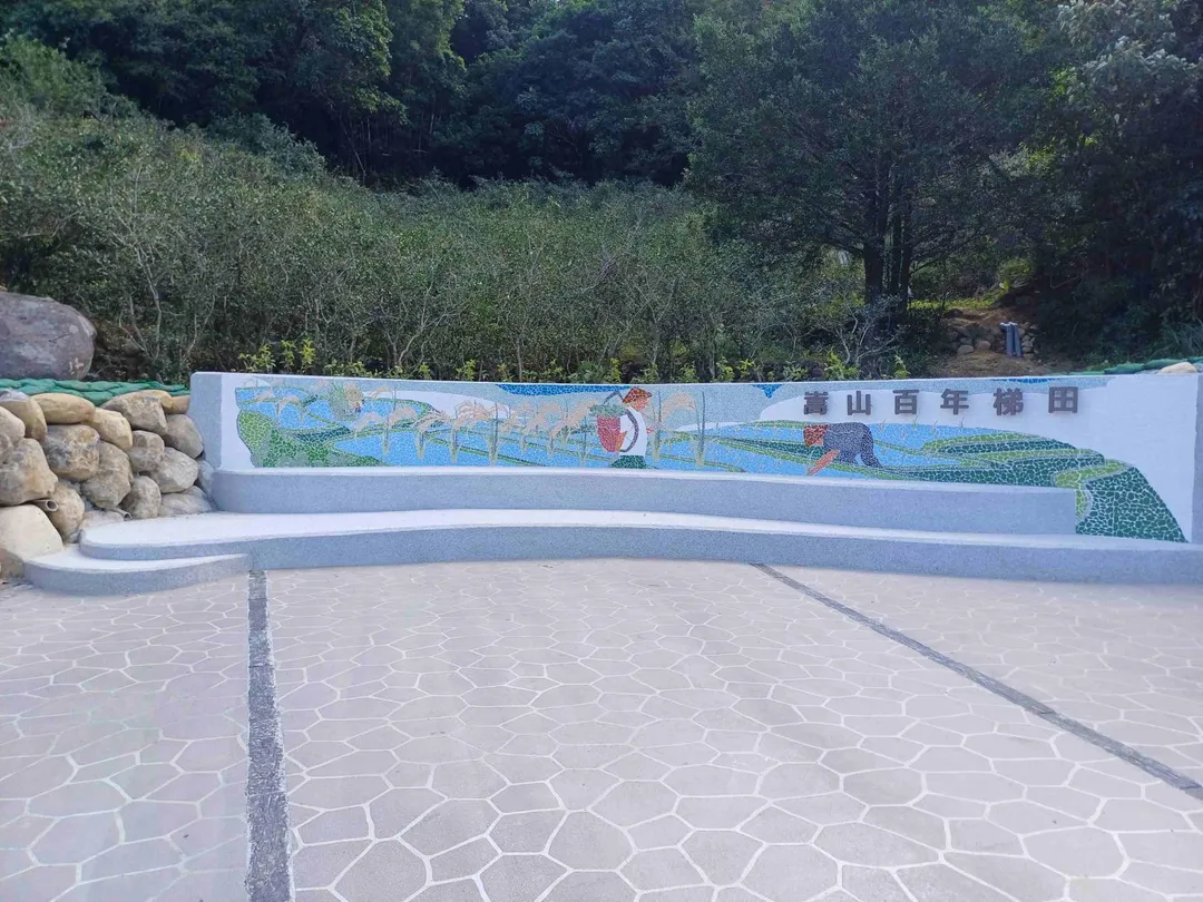 結合在地文化意象設置牆面，展現社區故事與農村特色。（圖／新北市政府農業局提供）